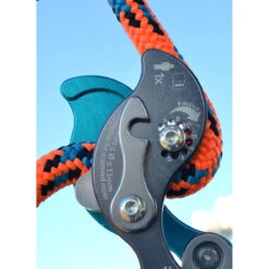 Akimbo 18 Akimbo -Climbing Equipment akimbo in use4 47173.1653335530