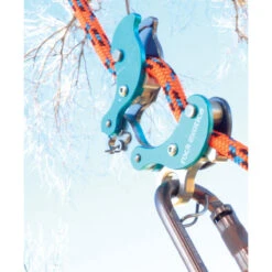 Akimbo 14 Akimbo -Climbing Equipment akimbo in use 83055.1653335531